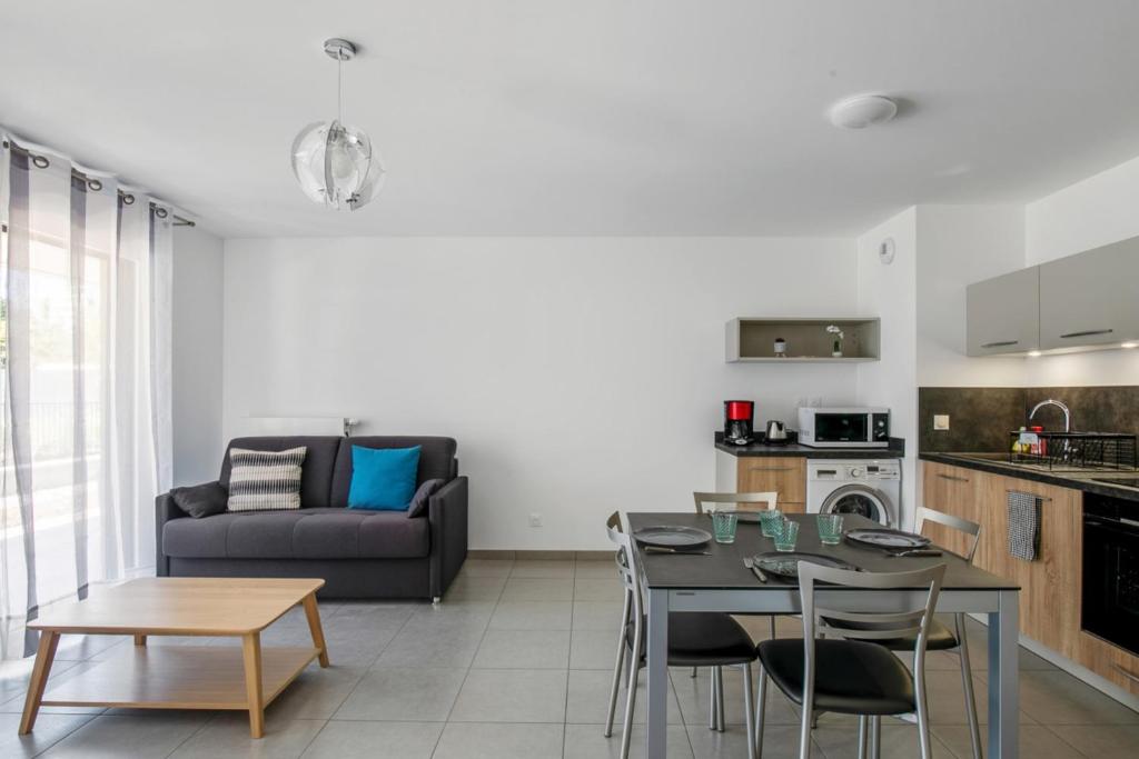Spacious 1-bedroom with terrace 15 min from Lake Annecy Welkeys 57 Avenue de la Mavéria, 74000 Annecy