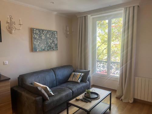Spacious 2 bedroom apt - Ternes
