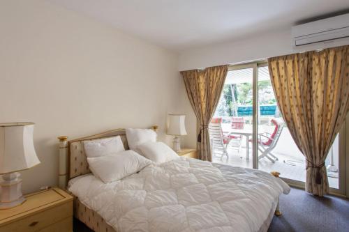 Spacious 2br with terrace and swimming pool near the sea in Nice Welkeys