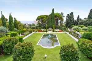 Spacious 2br with terrace and swimming pool near the sea in Nice Welkeys