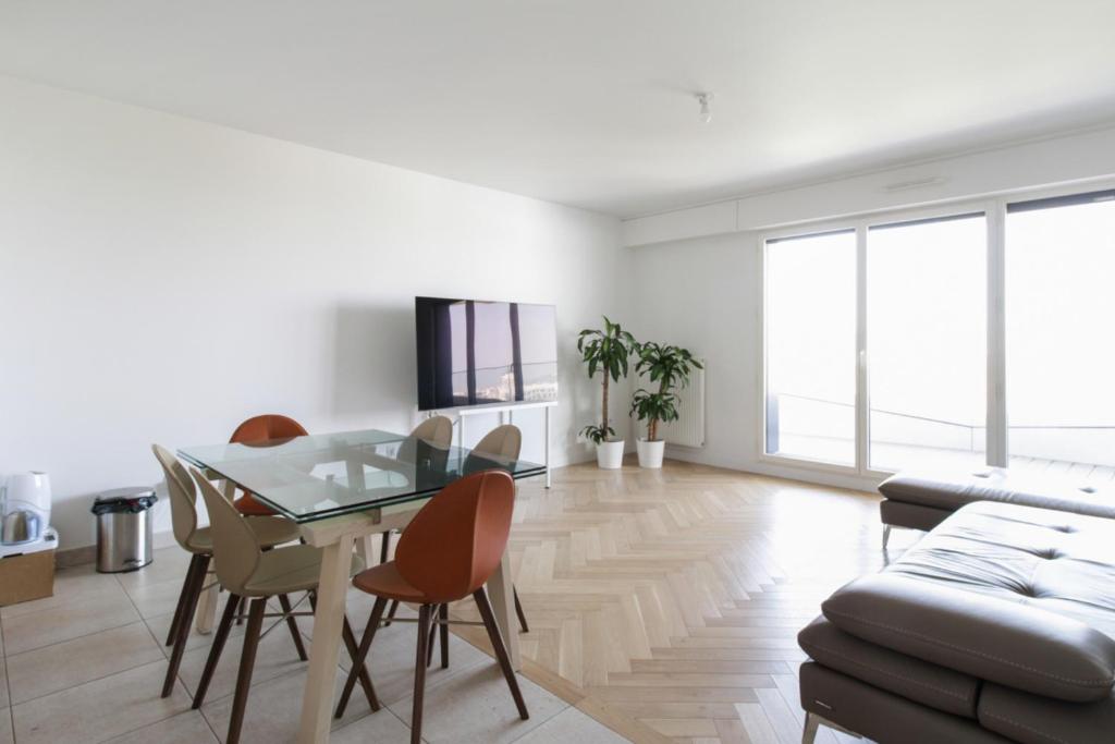 Appartement Spacious 4-rooms with terrace and parking close to Paris 110 rue Camille Desmoulins 92130 Issy-les-Moulineaux