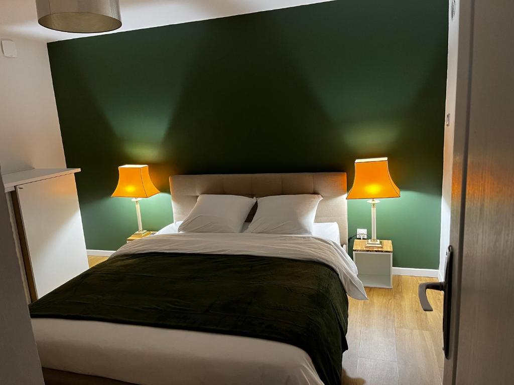 Spacious 4-rooms with terrace and parking close to Paris 92130 Issy-les-Moulineaux