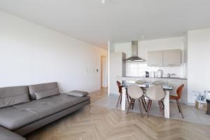 Spacious 4-rooms with terrace and parking close to Paris