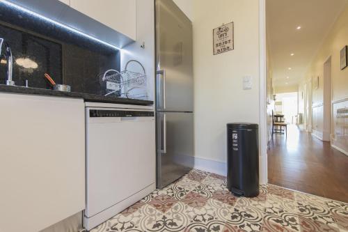 Spacious 4bdr River View