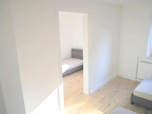 Spacious 6 Room Flat *Balcony & Terrace*