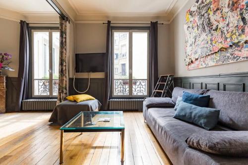 Spacious and Bright 2 Bedroom Apartment, Typically Parisian, Montmartre-Opera, Central Paris
