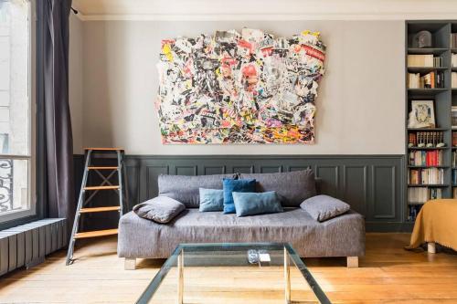 Spacious and Bright 2 Bedroom Apartment, Typically Parisian, Montmartre-Opera, Central Paris
