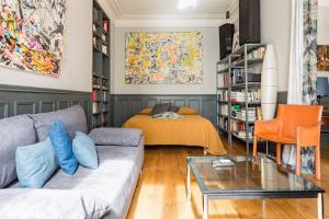 Spacious and Bright 2 Bedroom Apartment, Typically Parisian, Montmartre-Opera, Central Paris