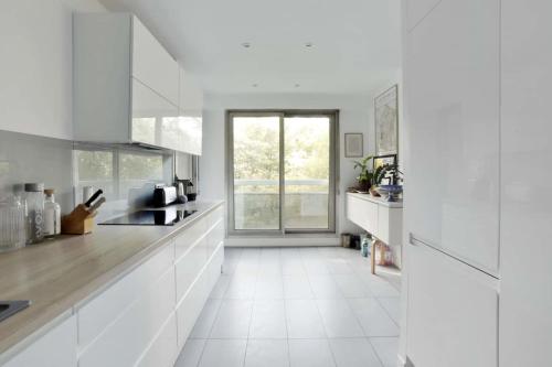 Spacious And Bright Apt With Terrace Wifi