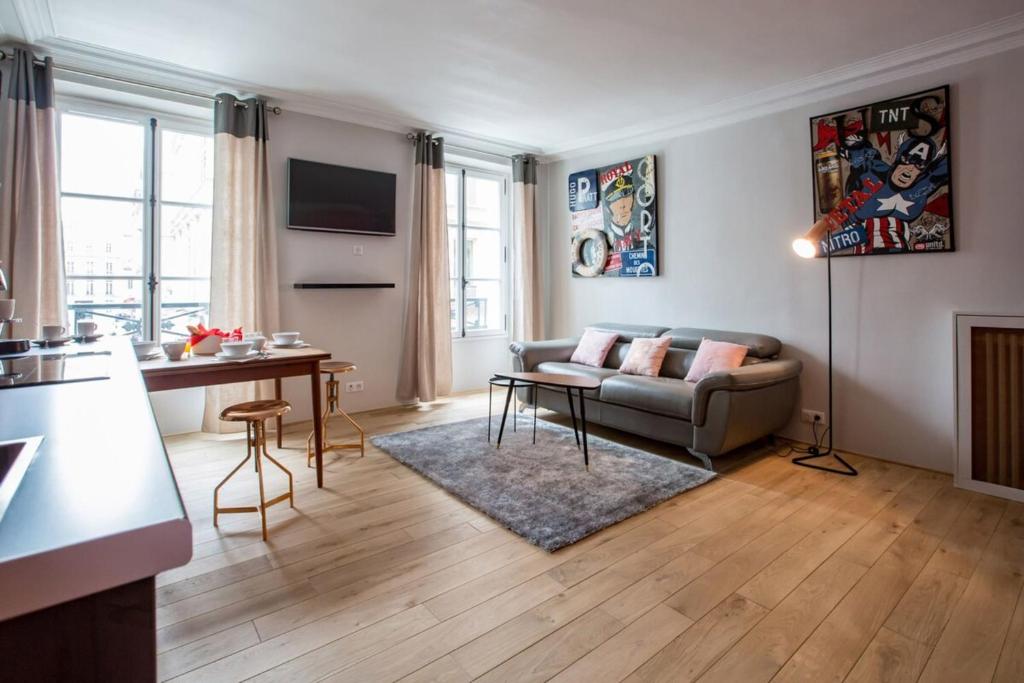 Appartement Spacious and Charming 2 Bedroom flat à Madeleine  75008 Paris