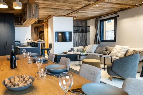 Spacious and modern apartment with views