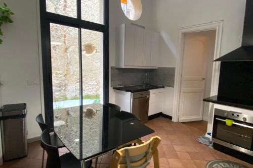 Spacious and quiet apt in the center of Bordeaux