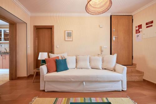 Spacious and Renovated Apartment With Amazing Patio, By TimeCooler