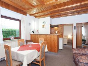 Appartement Spacious apartment in Armsfeld Hesse with heated outdoor pool  34537 Bergfreiheit Hesse