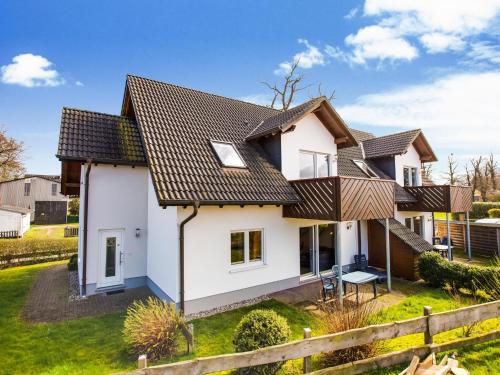Spacious apartment in Beckerwitz with balcony