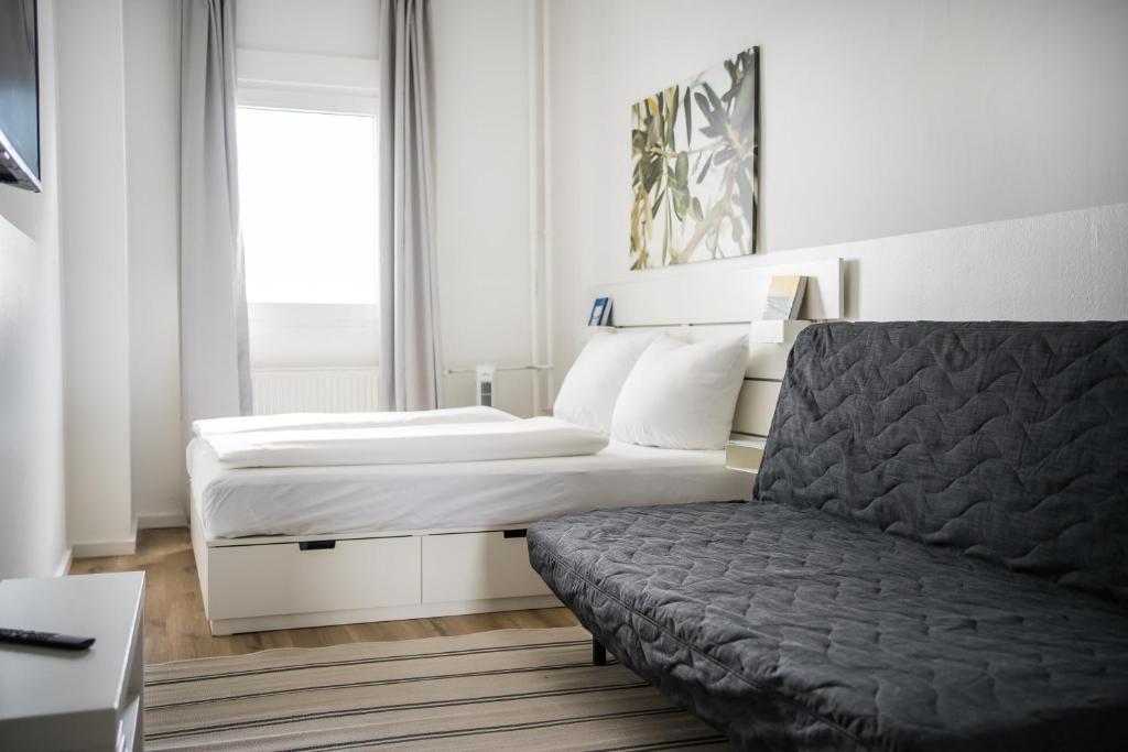 Spacious Apartment in Berlin Mitte for 6 Quitzowstraße 124, 10559 Berlin