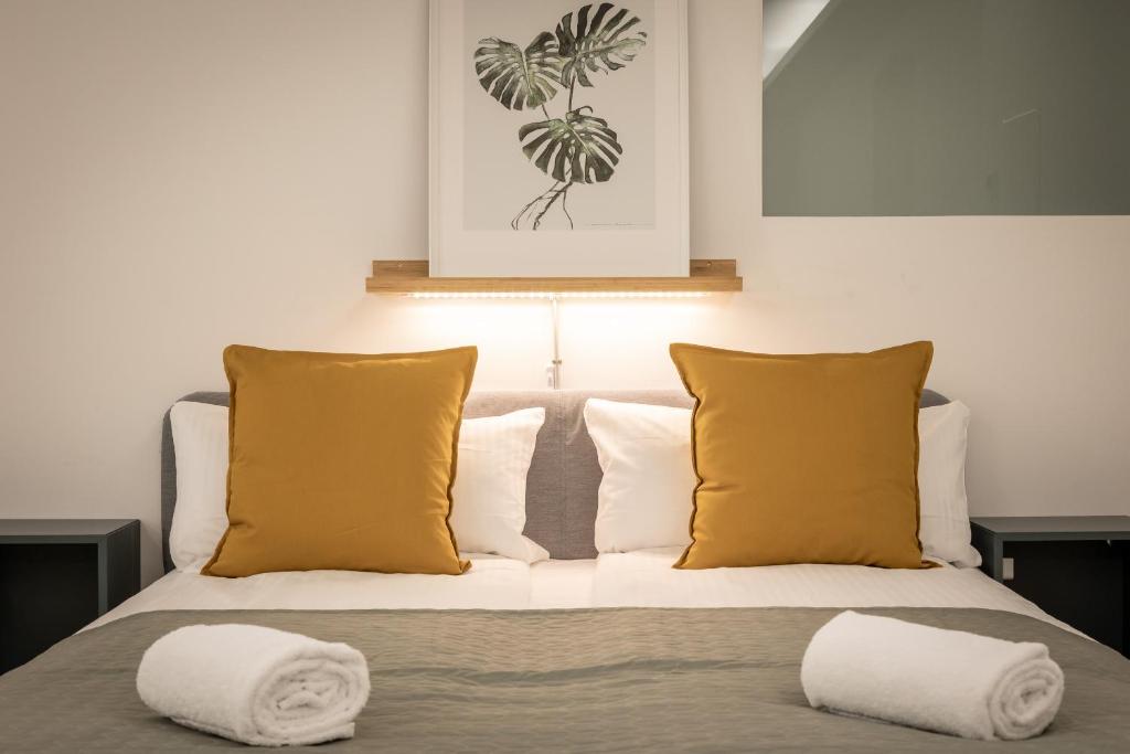 Spacious apartment in Hemholtzkiez Prenzlauer Berg for 8 People 9 Hiddenseer Straße, 10437 Berlin