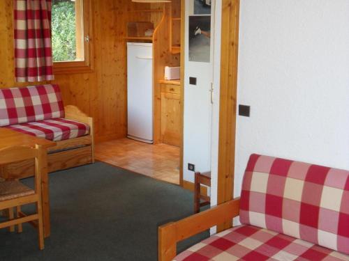 Spacious Apartment in M ribel near Ski Lift