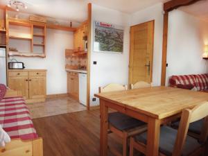 Spacious Apartment in M ribel near Ski Lift