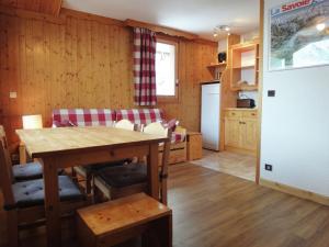 Spacious Apartment in M ribel near Ski Lift