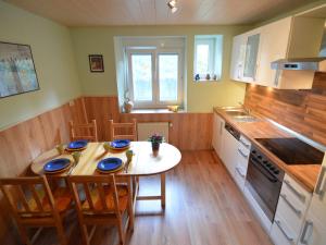 Spacious Apartment in Meisburg with Terrace Parking