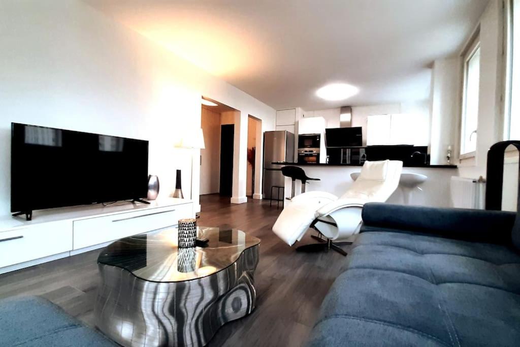 Appartement Spacious Apartment in Paris Place des Fetes 15 Rue Henri Ribière 75019 Paris