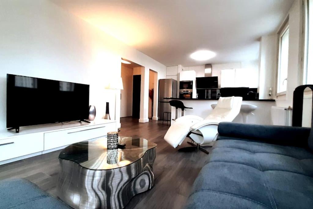 Spacious Apartment in Paris Place des Fetes 15 Rue Henri Ribière, 75019 Paris