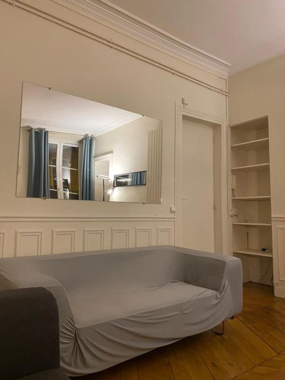 Spacious Apartment next to Place Vendôme 19 Rue Duphot, 75001 Paris