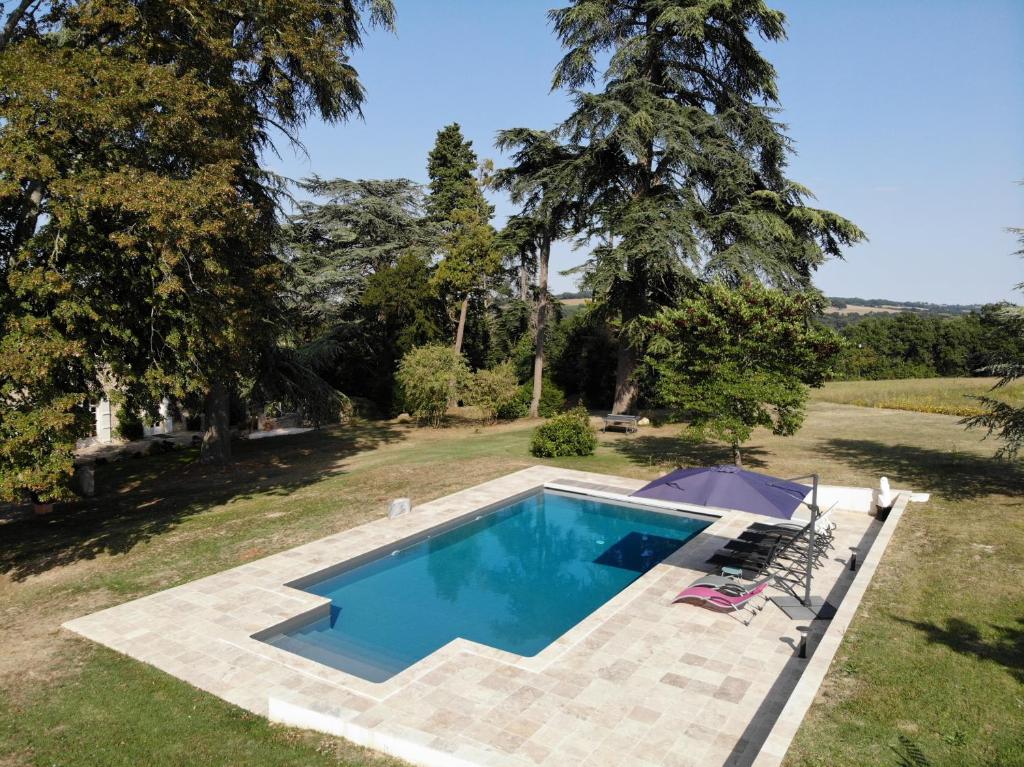 Spacious apartment with terrace and parking close to all amenities