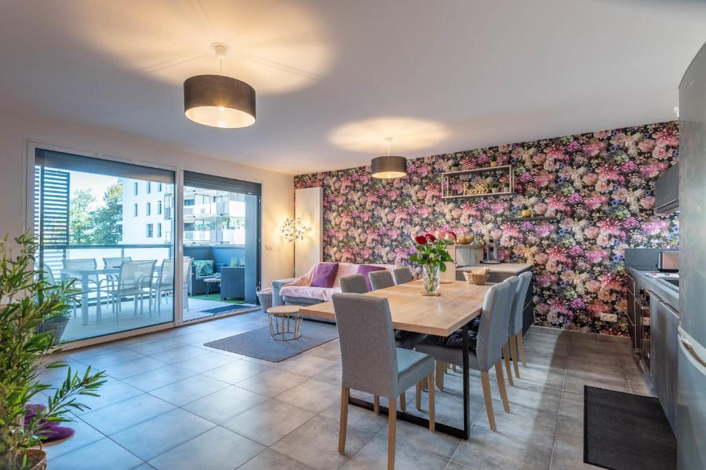 Spacious apartment with terrace and parking close to all amenities chemin de Vire Moulin, 74940 Annecy