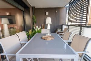 Spacious apartment with terrace and parking close to all amenities