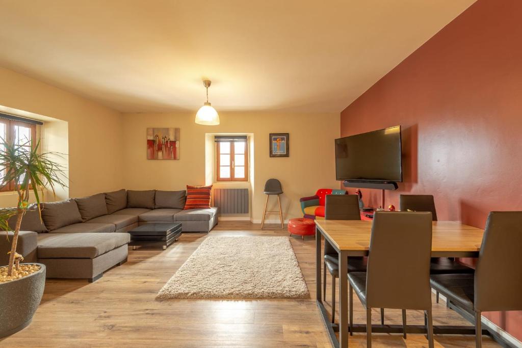Appartement Spacious apartment with two terraces and private parking 393 chemin des fontaines 74210 Lathuile
