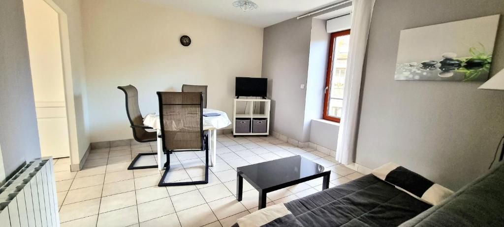 Spacious apt near the sea in Saint-Malo 2 Rue des Écoles, 35400 Saint-Malo