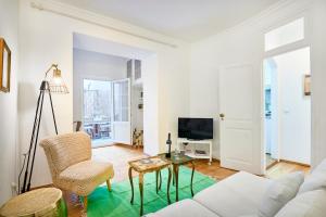 Spacious Bairro Alto Apartment With Courtyard, By TimeCooler