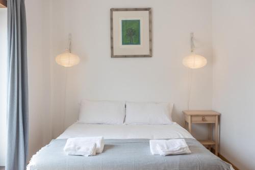 Spacious Beach Flat with free parking by SoulPlaces