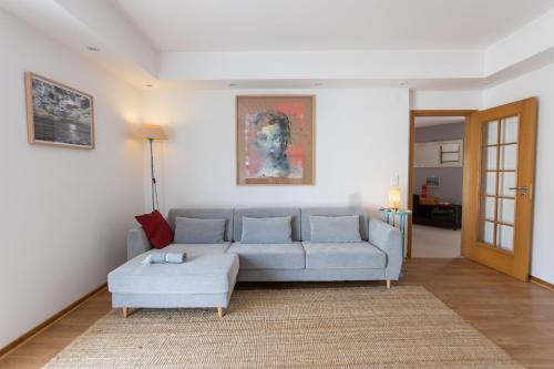 Spacious Beach Flat with free parking by SoulPlaces