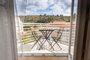 Spacious Beach Flat with free parking by SoulPlaces