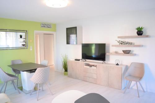 Spacious bright and quiet nest with terrace
