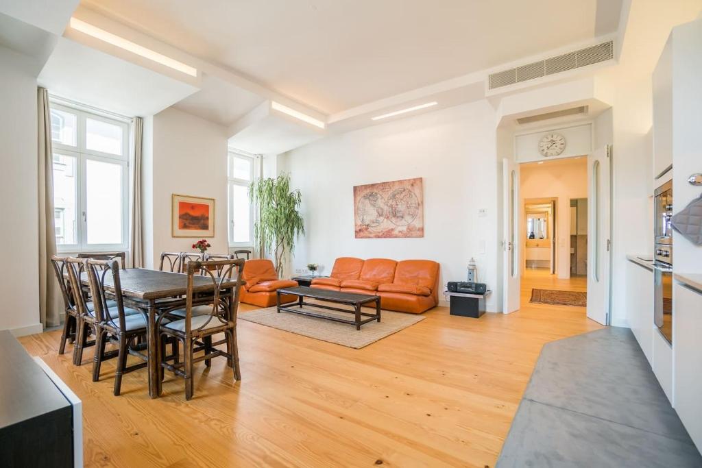 Spacious & Bright Apartment in Cais Sodre 26 Travessa Ribeira Nova 2nd floor D, 1200-377 Lisbonne