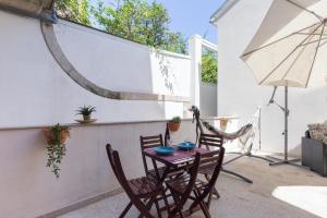 Spacious Bright Flat with Terrace by Host Wise