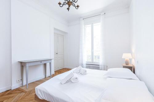 Spacious City Center Apartment