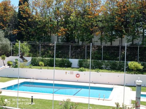 SPACIOUS COMFORT 1 BEDROOM APARTMENT WITH POOL 300M FROM THE BEACH