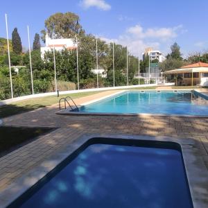 SPACIOUS COMFORT 1 BEDROOM APARTMENT WITH POOL 300M FROM THE BEACH
