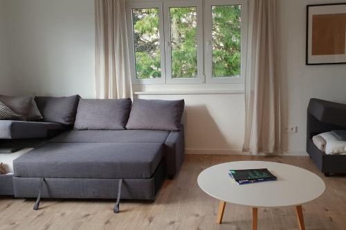 Spacious cozy apartment walking distance to OUTLET