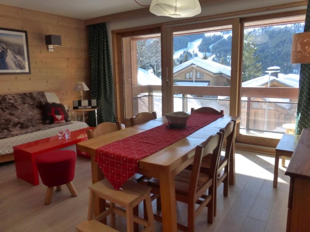 Spacious Family 2-bed, 2-bath with parking, private piste 74300 Flaine