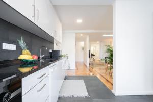 Spacious Fresh Flat w/ Terrace - Near Sea