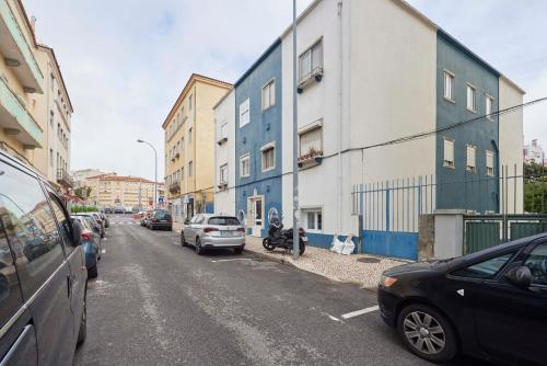 Spacious & Light-Filled 4BR Apartment By TimeColer