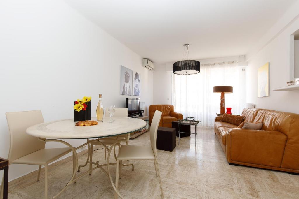 Spacious LUXURY APARTMENT NEXT TO CROISETTE n°11 RUE LECERF CANNES 06400, 06400 Cannes