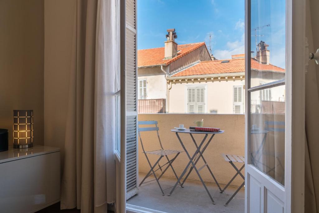 Appartement Spacious one bedroom - great location! 32 rue hoche 06400 Cannes