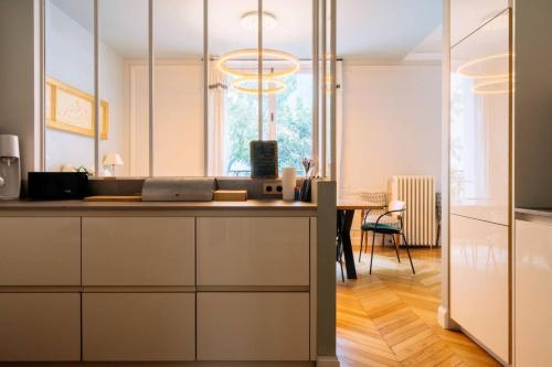 Spacious Parisian Family Apartment In 7th